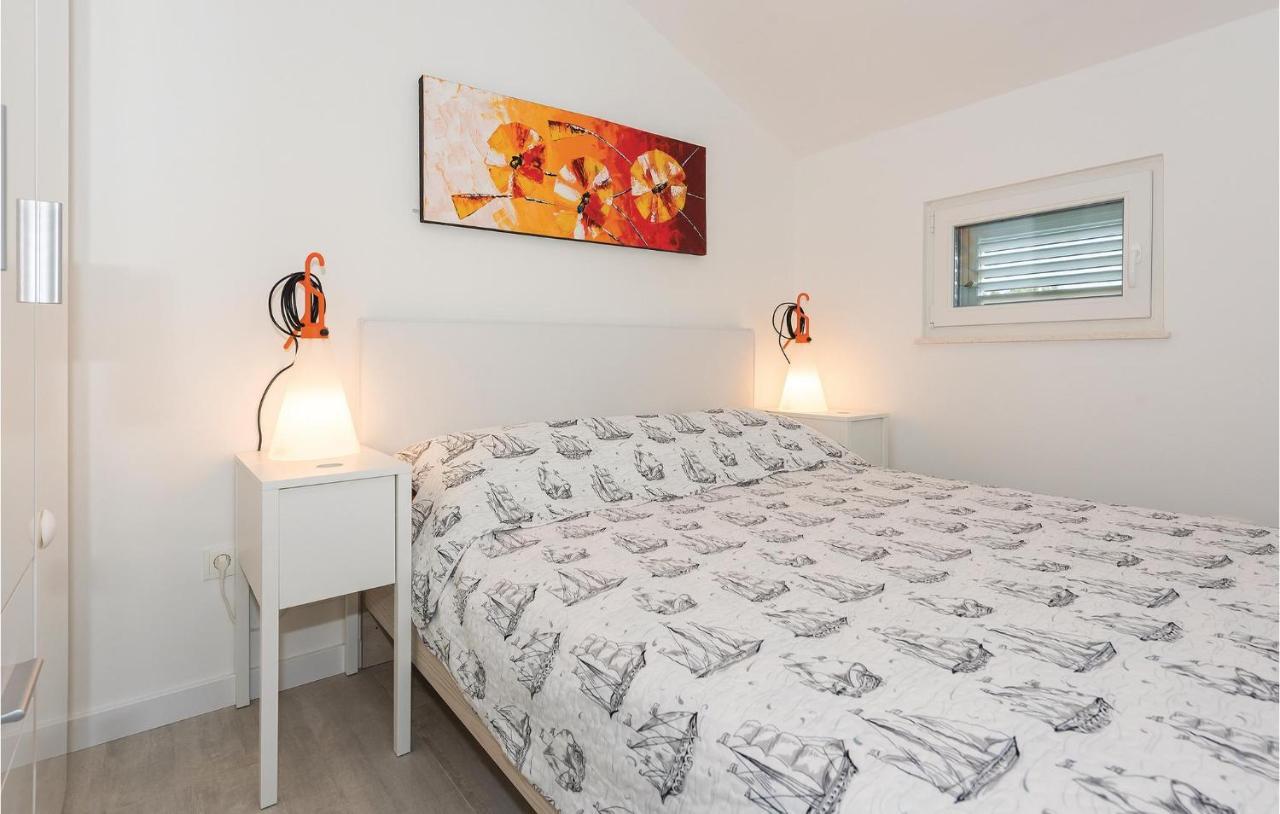 Cozy Apartment In Brodarica With Wifi Zewnętrze zdjęcie