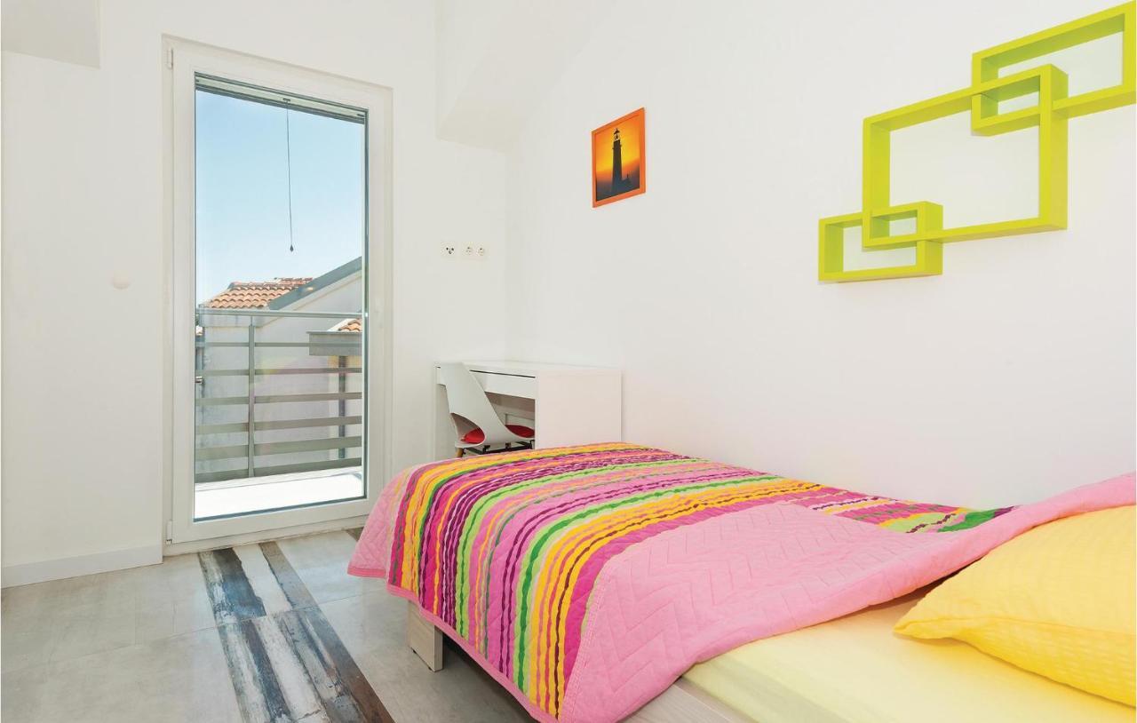 Cozy Apartment In Brodarica With Wifi Zewnętrze zdjęcie