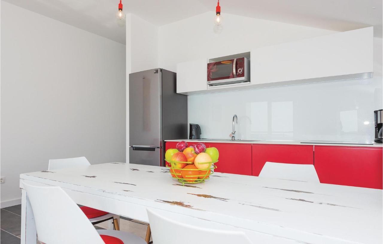 Cozy Apartment In Brodarica With Wifi Zewnętrze zdjęcie