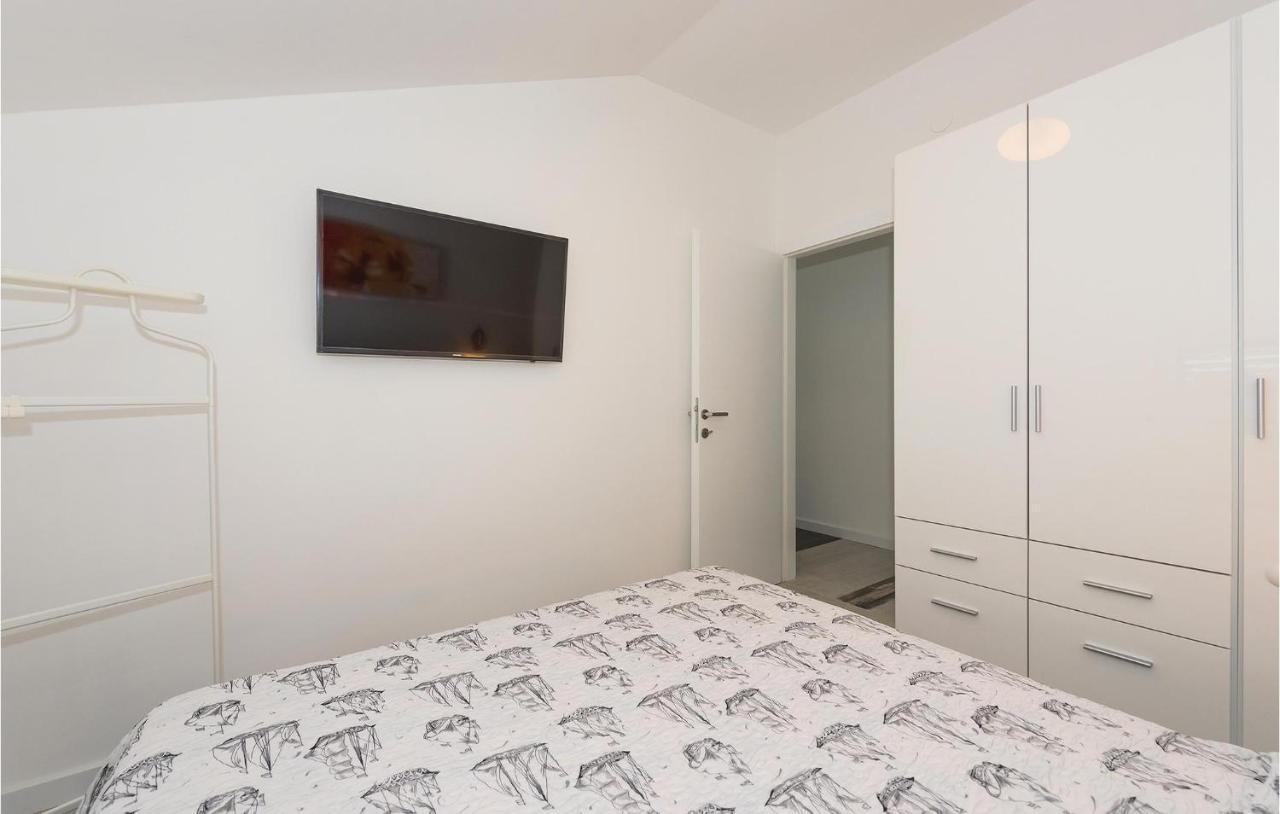 Cozy Apartment In Brodarica With Wifi Zewnętrze zdjęcie