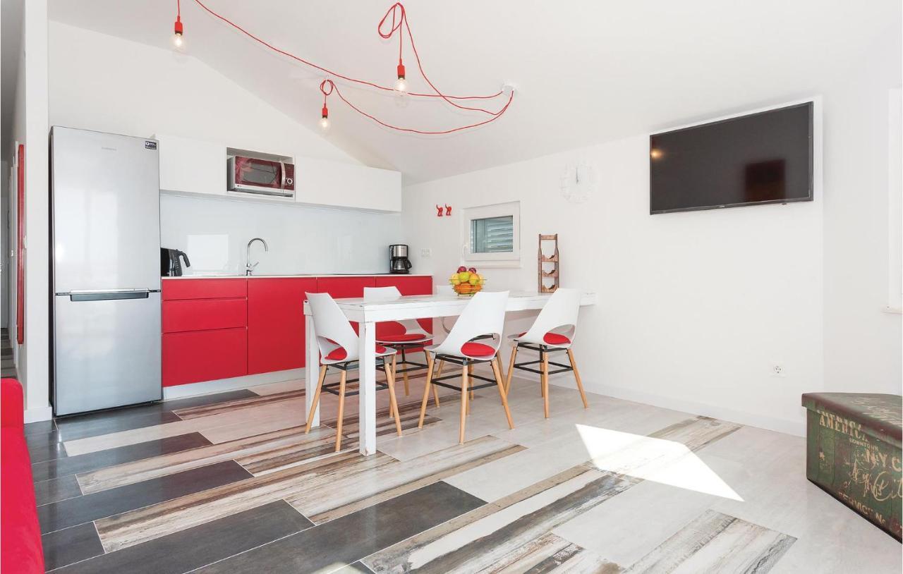 Cozy Apartment In Brodarica With Wifi Zewnętrze zdjęcie